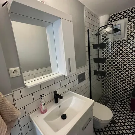 Centre House Apartment *